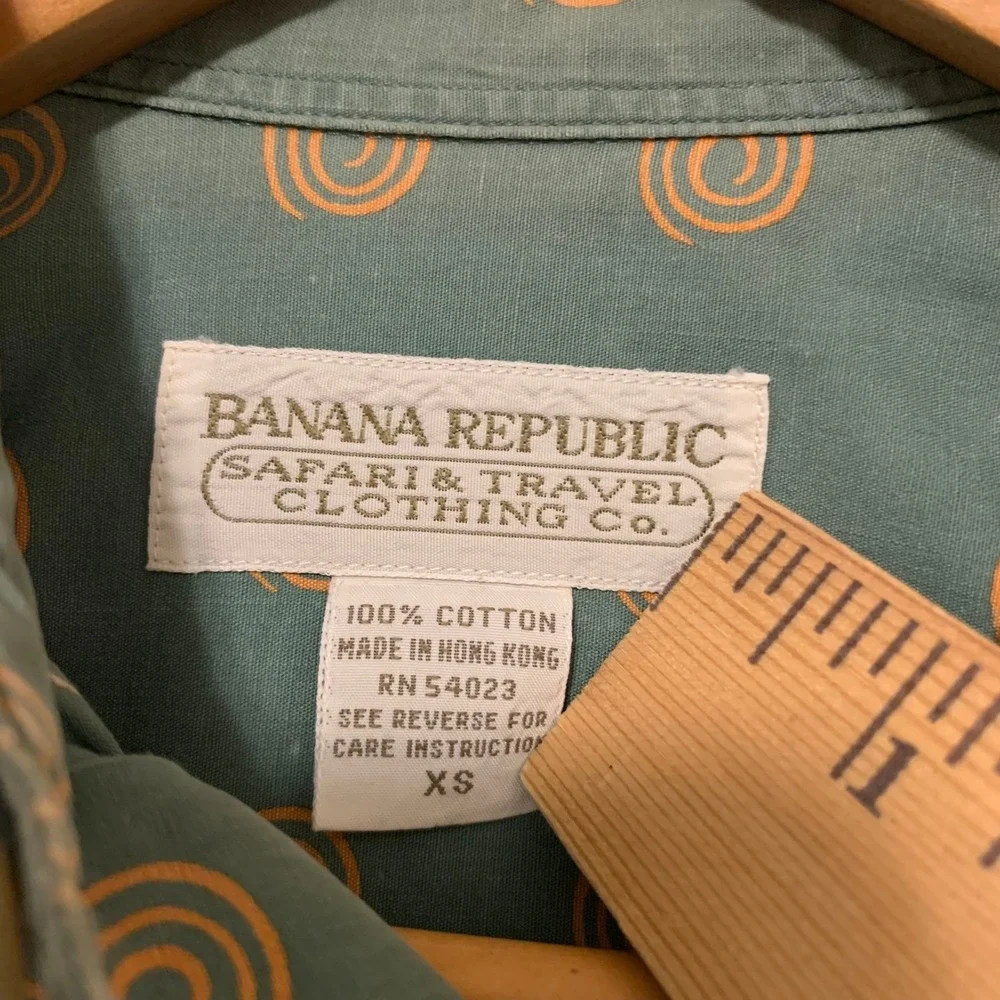 VTG 80s Banana Republic Safari Button Shirt Mens XS Spiral Print Cotton Green
